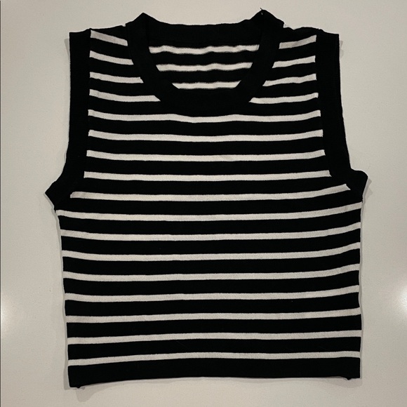 Commense Tops - COMMENSE • Black and White Striped Sleeveless CropTop • Size Small